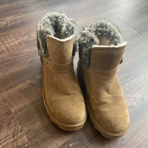 Bear paw boots with the fur!